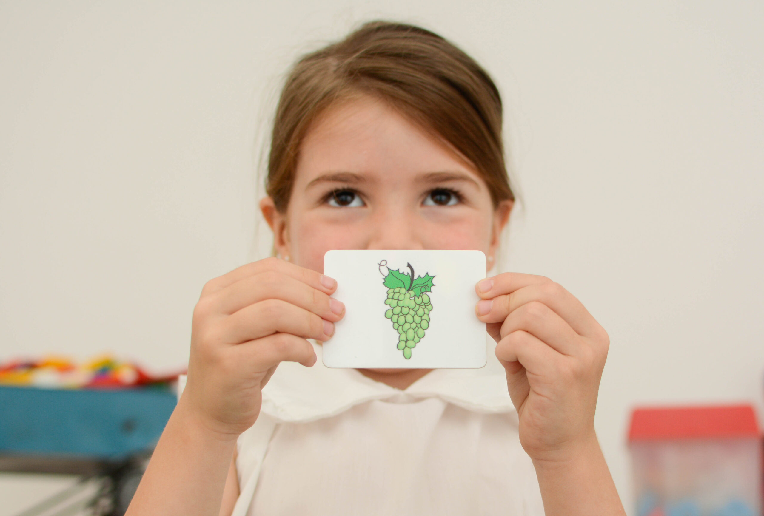 Niño dibujando y aprendiendo en Alquimia Educativa